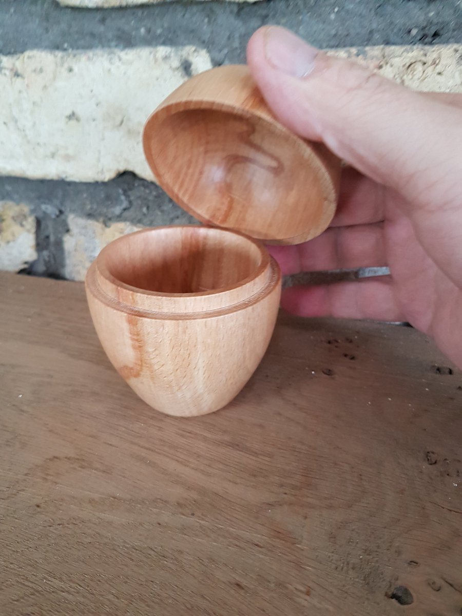 foneachtain's tweet photo. Flame beech turned box https://t.co/SXrVbOwbL4