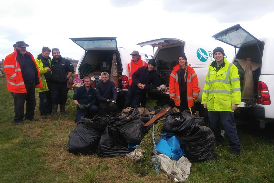 BroadsAuth's tweet photo. This week our Rangers removed over 50 bin bags of litter and a skip of driftwood from Breydon Water. Read more: https://t.co/2EgGpzC4Aj https://t.co/uongytSgEq