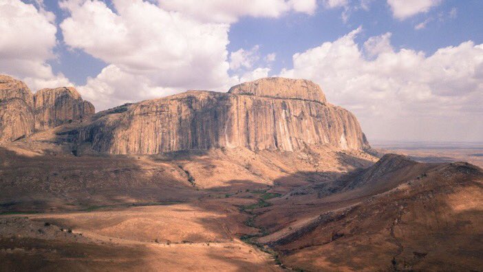 Madagascar - A World Apart hangingwithorangs.wordpress.com/2017/11/02/106…