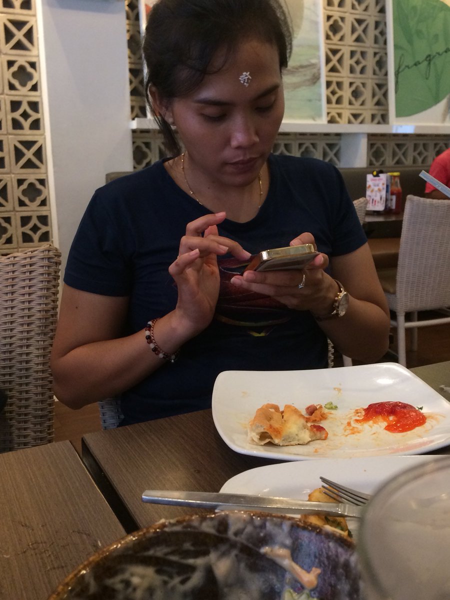 Kemarin makan banyak skarang diet.. wkekekkee