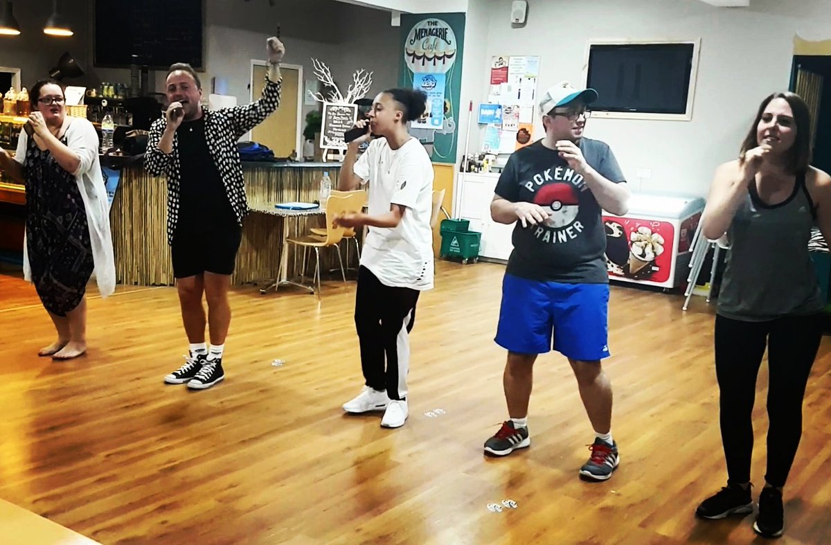 WeAreTrackless's tweet photo. TOMORROW 9pm! 

We Can't Wait !  
Here's us in Rehearsals for the show :) #SingOnSky 

@SkyOne Get Ready -#BritishPopStyle has arrived ! https://t.co/AnkOmvlX94