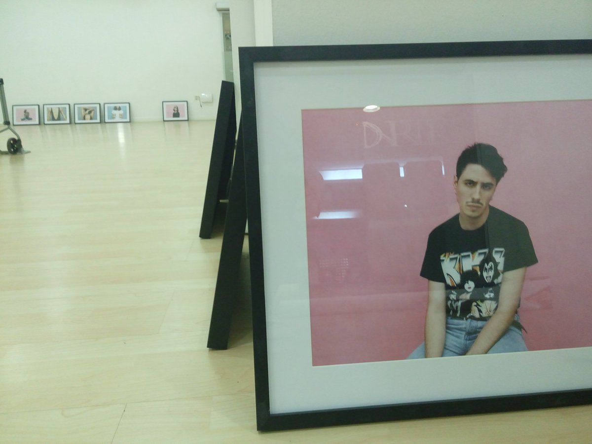 eXTREFOTO's tweet image. Montando las exposiciones en Pintores 10 para la inauguración de esta tarde, a las 18:30h.
Entrada abierta y gratuita, no faltes!