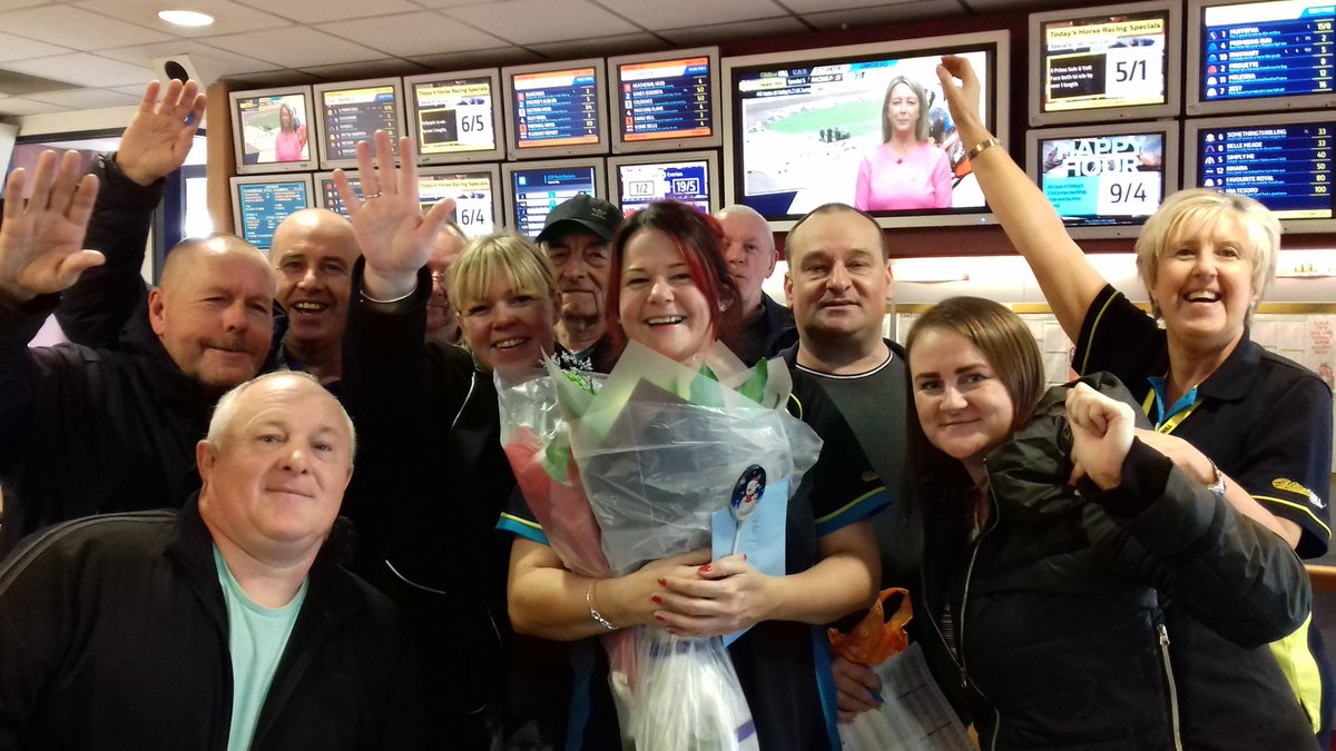 @ClaireD19826005 celebrates news of reaching the final 8 of RPMOTY with her delighted customers <a href="/RacingPost/">Racing Post</a> #RPMOTY <a href="/WHRegion6/">Region 6</a> <a href="/sea_pigeon/">Steven White</a>