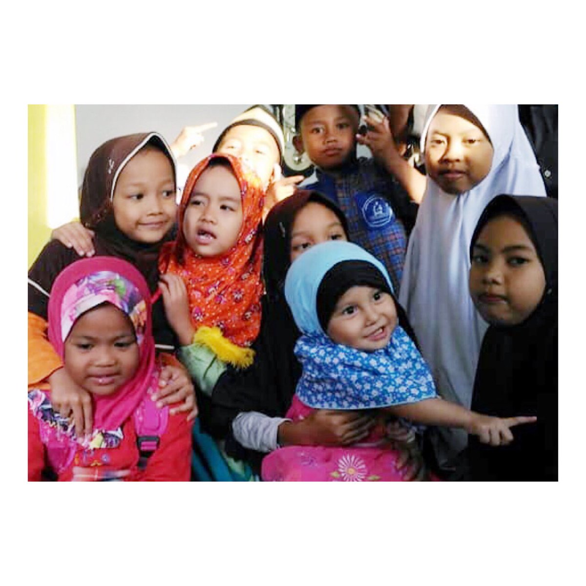Ago3y's tweet photo. Senyumu adalah senyumku, tawamu menjadi tawaku, ceriamu membawa ceriaku. #senyumanakindonesia https://t.co/noz9pMmOQl