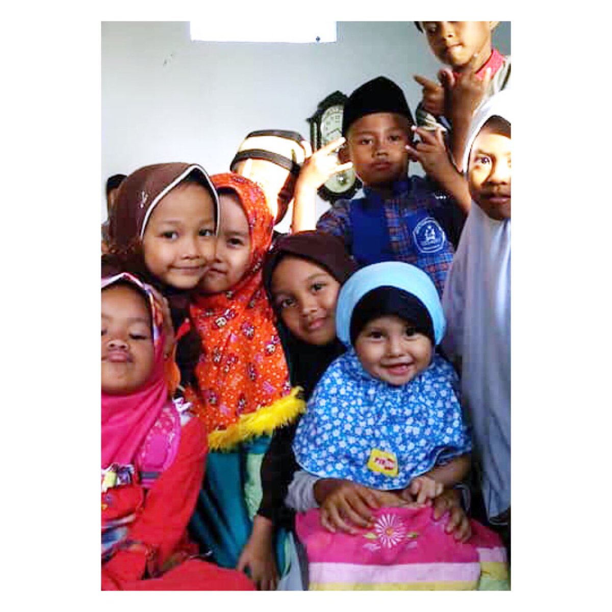 Ago3y's tweet photo. Senyumu adalah senyumku, tawamu menjadi tawaku, ceriamu membawa ceriaku. #senyumanakindonesia https://t.co/noz9pMmOQl