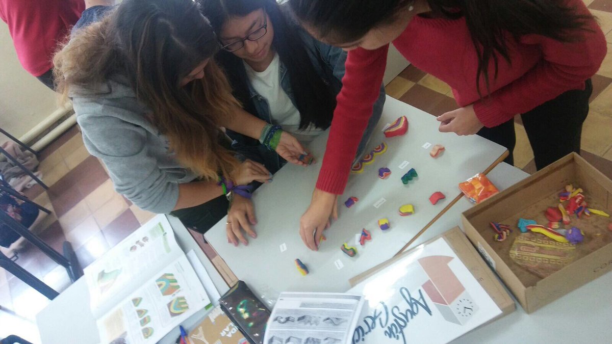 AgustinGerico's tweet photo. Terminando la representación de pliegues y fallas en Geología de 4ESO #GeologyRocks #TeamAGericó #TeamPla #JuntosSumamos https://t.co/eI5pdkpved