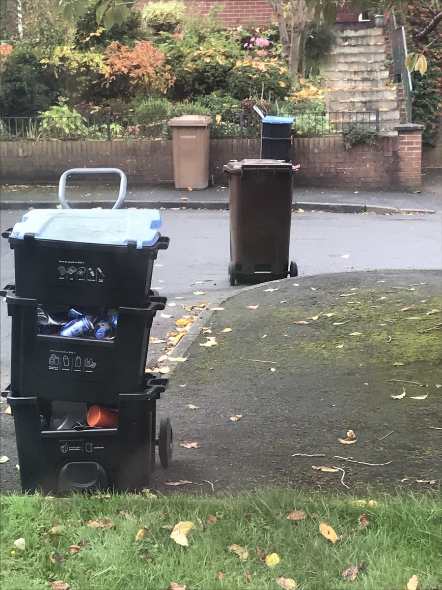 Obviously it’s too much effort to leave your bin back after emptying it,perfect spot-on the road blocking cars turning.Thanks <a href="/lisburnccc/">LCCC</a> 👍🏼