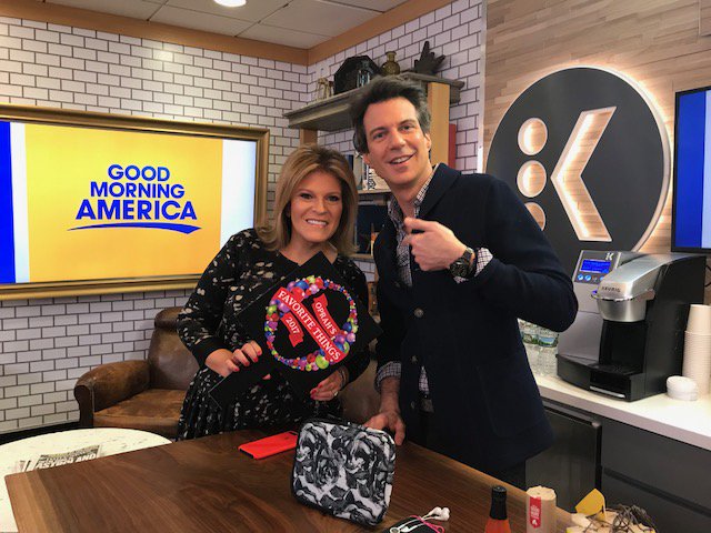 OprahDaily's tweet photo. @GMA @TheRealAdamSays It's #OprahsFavoriteThings o'clock—tune in to @GMA now... https://t.co/x7uZgNqcje