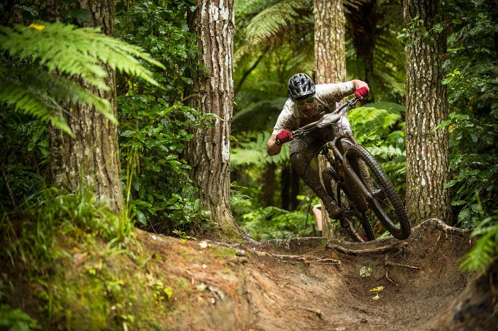 Specialized_UK's tweet photo. "So, I can't reeeaaalllyyy see where I'm going..."
TBT to the #EnduroWetSeries earlier this year https://t.co/2SDirJmNiG