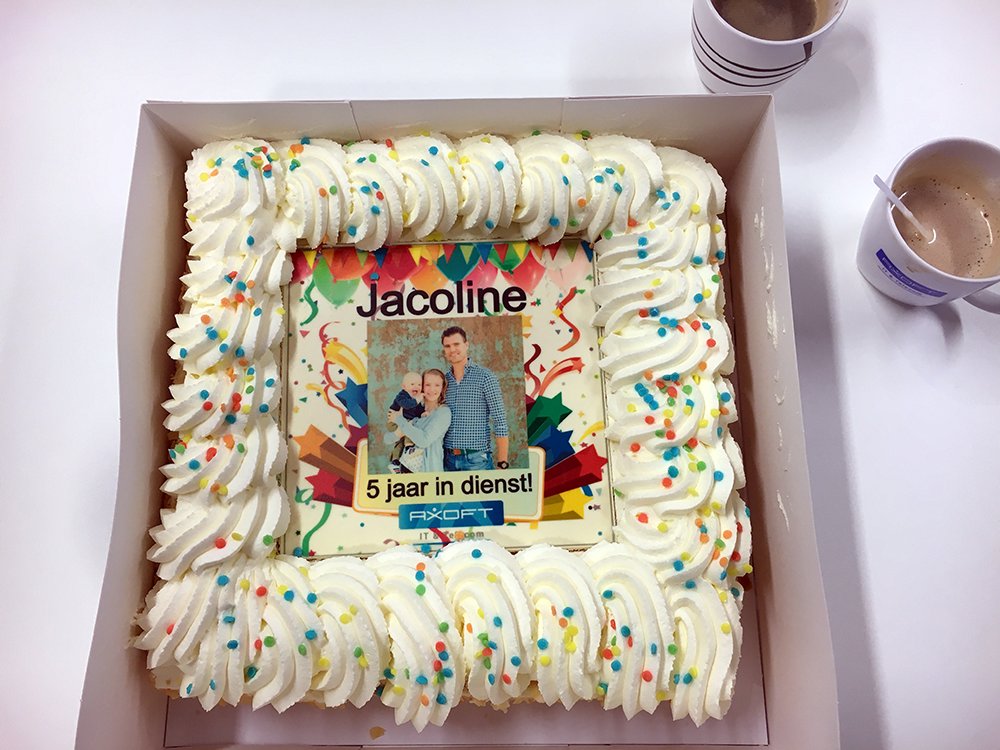 AxoftITTelecom's tweet photo. Vandaag eten we taart, omdat onze topper Jacoline 5 jaar in dienst is! 🍰 #AxoftITTelecom #Axoft #IT #Telecom https://t.co/9G2lOmKkMj