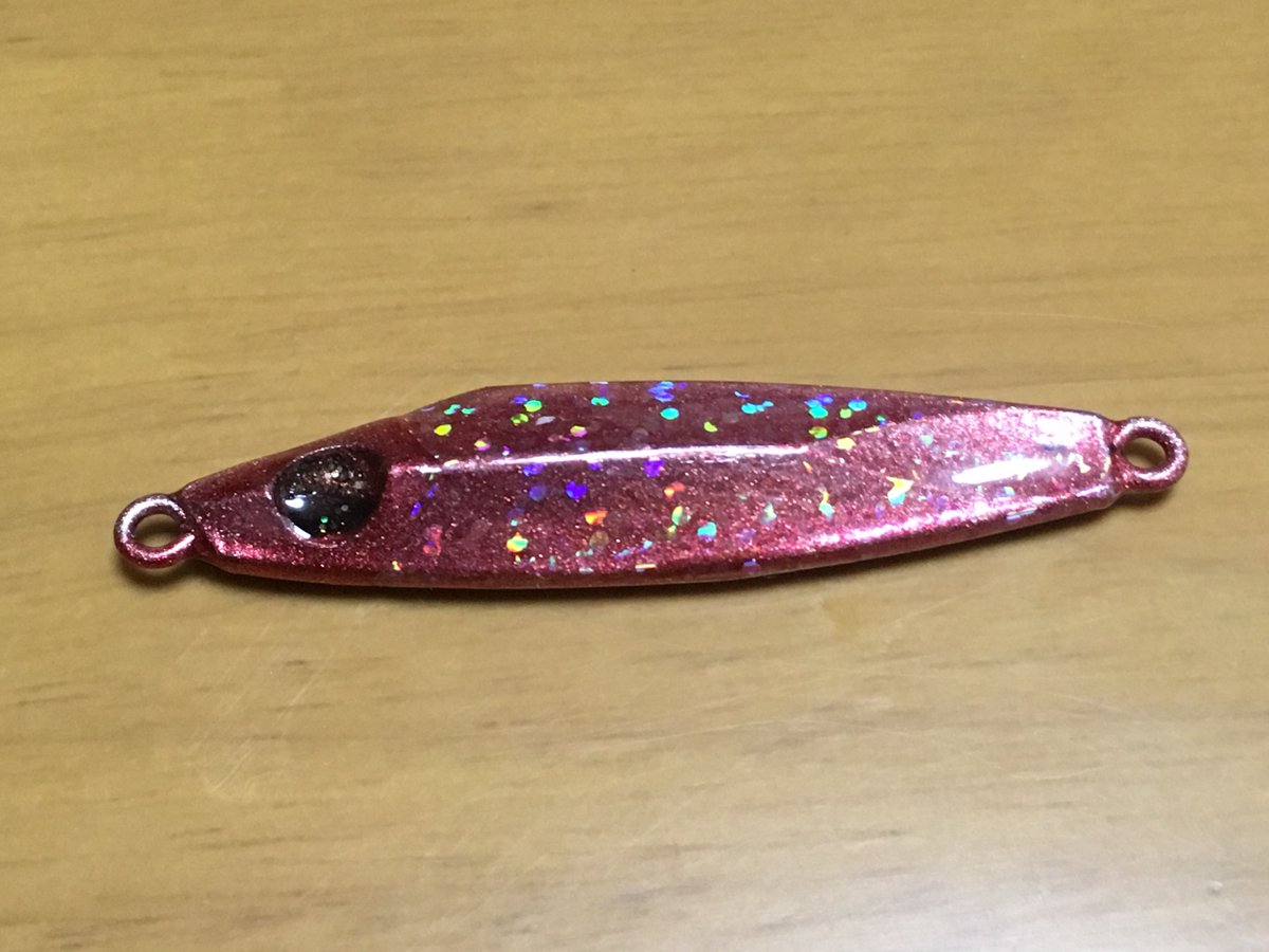 フィル Izaka 元々はfusion360で設計したものです 原型をつくり シリコンで複製型を作りました そこに鉛を流し込んでメタルジグを複製したという流れです Fusion360 自作ジグ