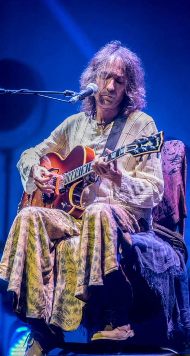 Que en este tejado la única bandera son sus bragas negras...