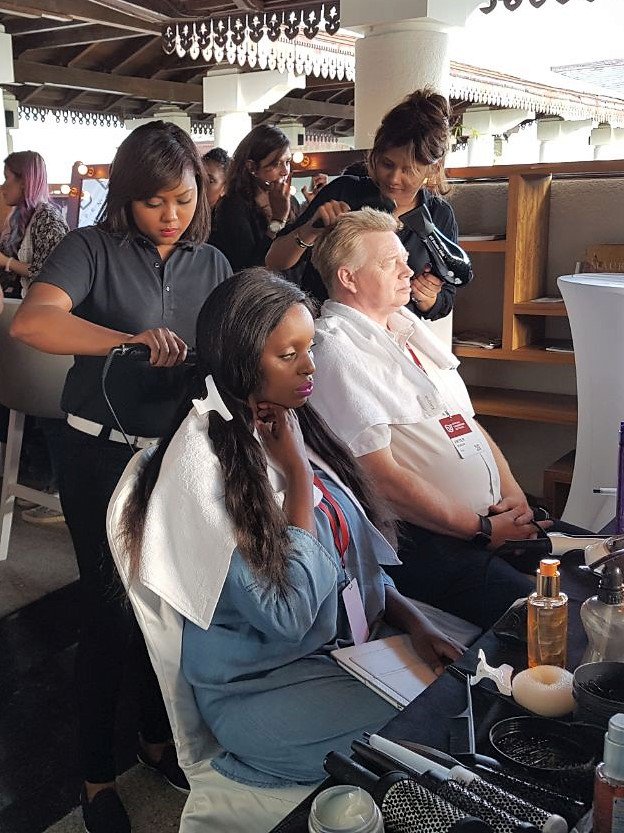 Prosper4Africa's tweet photo. With the #AAE2017 awards dinner only a few hours away, #ALN2017 attendees get prepped at the @Loreal beauty bar. #PeopleOfALN https://t.co/G6buKiH5DB