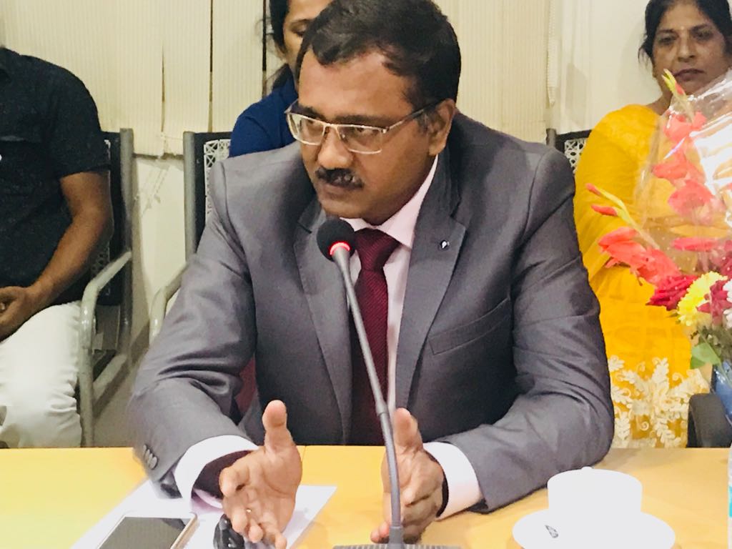 BSNLCorporate's tweet photo. #BSNL is celebrating Vigilance Awareness Week &amp; Dir CVC Mr Rakesh Desai delivered a presentation on CVC's role for a corruption free India https://t.co/JyWFpqUDkx