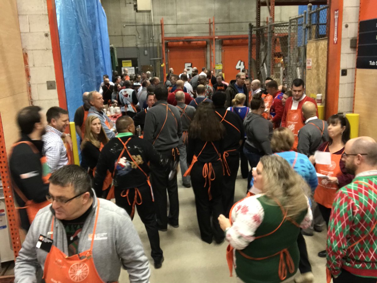 BenTenTHD's tweet photo. CHICAGO Plumbing MVP walk! Let’s get this party started. #MVPWalk https://t.co/Ia77aCI5XK