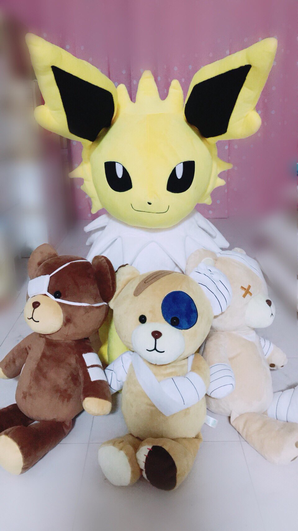 うさ吉郎 等身大サンダースが届いた W いやぁ可愛いわ でかいわー テラジャンボ寝そべりぬいぐるみはこれよりもcm大きいから存在感やばそう 等身大ブイズ