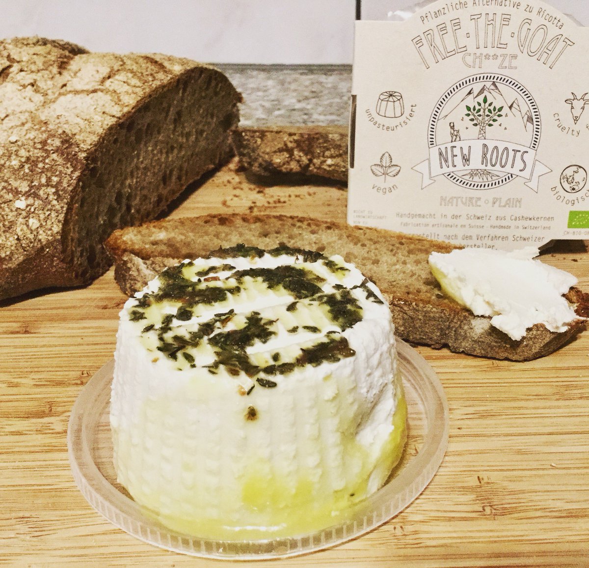 helloveganshop's tweet photo. #freethegoat die neue pflanzliche Ricotta Alternative gibt's morgen und übermorgen bei uns im #uschter77 zu verkosten! #dontmissit https://t.co/kzXdO4M1gk