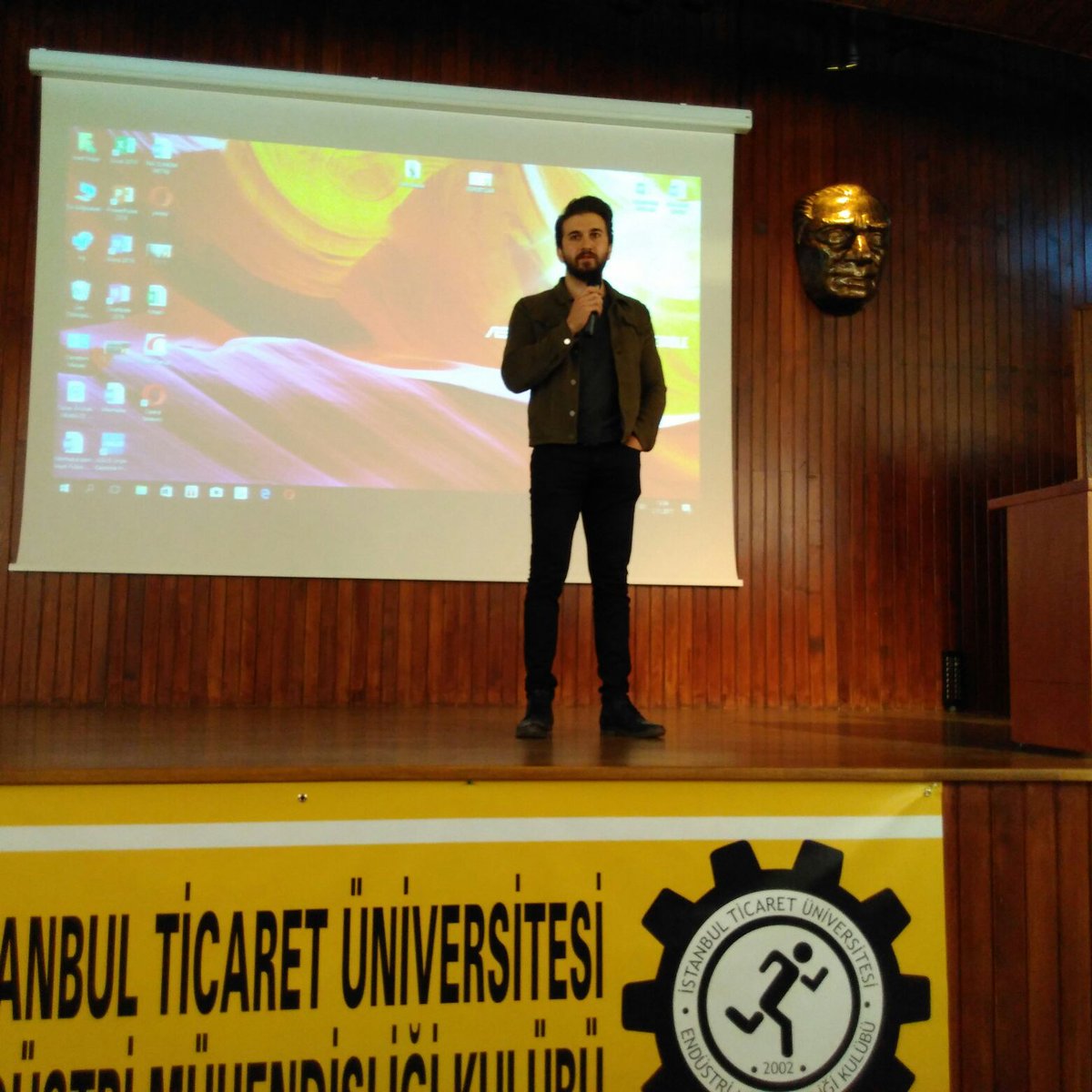 Son oturumumuzda Instagram Sosyal Medya Fenomeni Sn. ALBAYRAK konuklarımızın Sosyal Medya hakkında sorularını cevaplıyor.