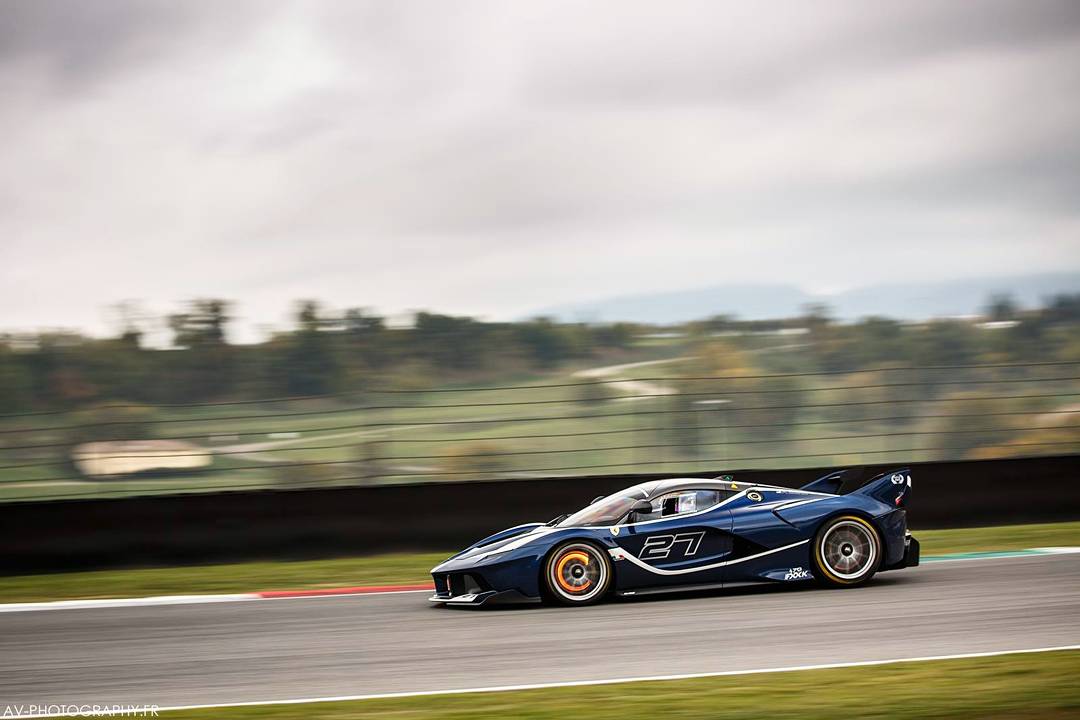 antoninvct's tweet photo. Awesome celebration by @Ferrari at the @MugelloCircuit.
#Ferrari70 #FerrariFM17 #XXProgramme #F1Clienti #Corseclienti #FinaliMondiali https://t.co/0Lcv0SPsWS