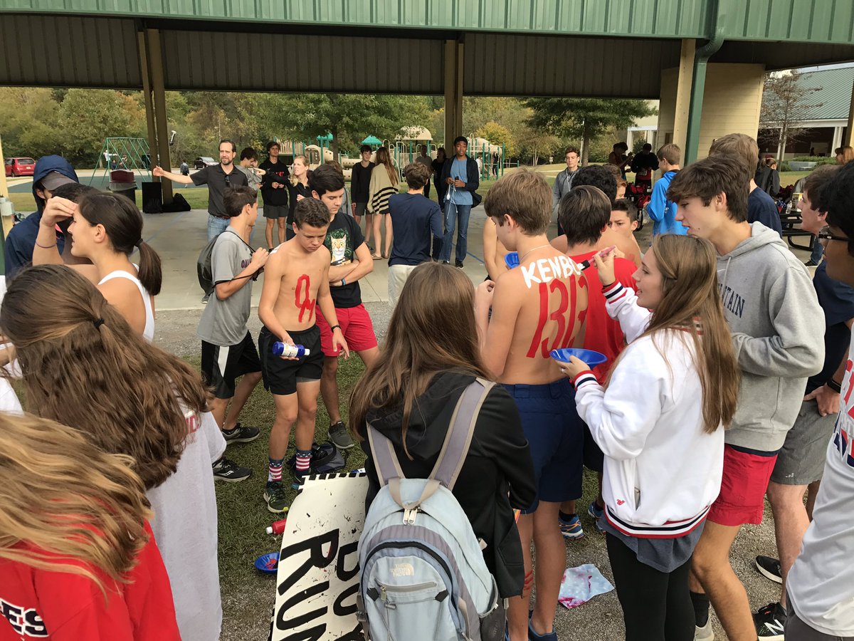 OakMountainXC's tweet photo. @OakMountainXC @SquadGoom  The team getting painted up to support our Eagles!! #7ASectionals https://t.co/4g8NnQaKIf
