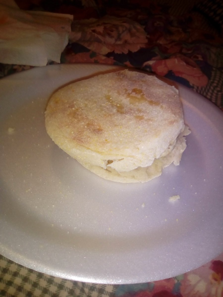 omfgitstabitha's tweet image. BF: egg whites &amp;amp; English muffin. (220 cals) #breakfast #firstbreakfast #edtwitter #edchat #ednos #anorexia #eatingdisorder #whatimeating