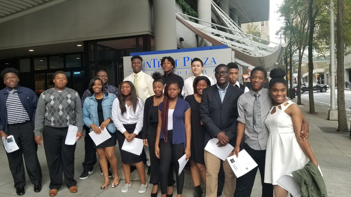 ford_edee's tweet photo. My CS students practicing before they pitch their apps to @CocaCola execs. So excited. @PowerMyLearning @PrincipalBTW https://t.co/hPAPnEsHuM