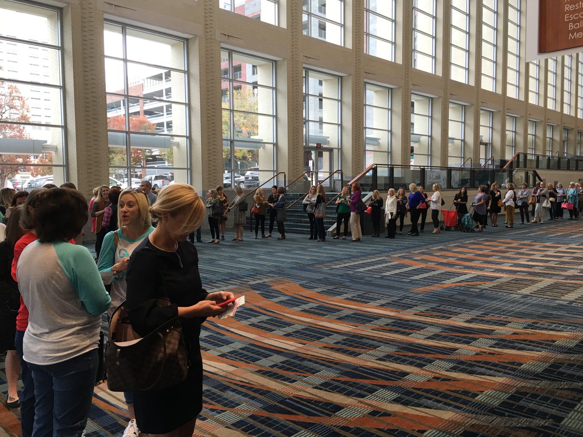 A Shopping SPREE! tweet media