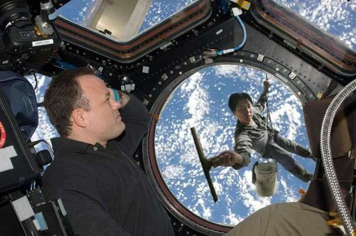 NothingSirius's tweet photo. What’s happening?
@Nasa is stealing $52,000,000+ PER DAY to fund CGI image generators #zeroGplanes &amp; scuba activities🙈#FakeSpace
#FlatEarth https://t.co/hbpnArtYlB