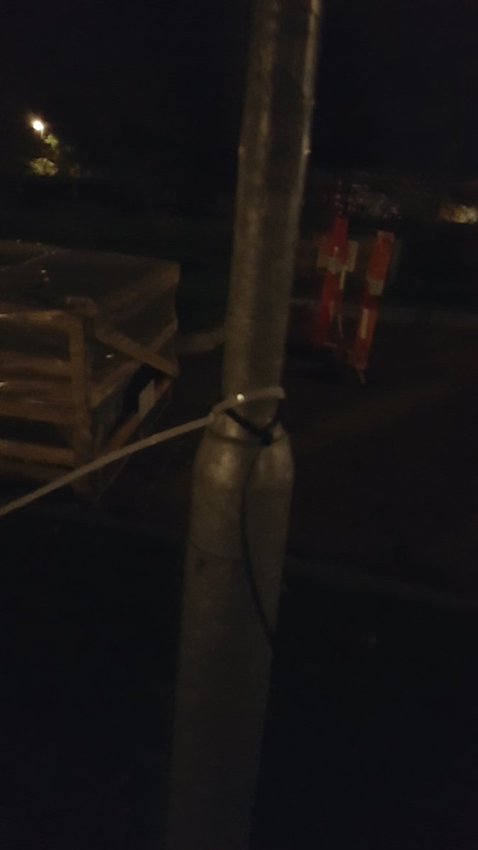 alinaprotsyk's tweet photo. Valgplakater bliver rivet ned ..... i Husum. Manglende forståelse af demokrati #Brønshøj   #kv17København https://t.co/fGL4bZkPDu