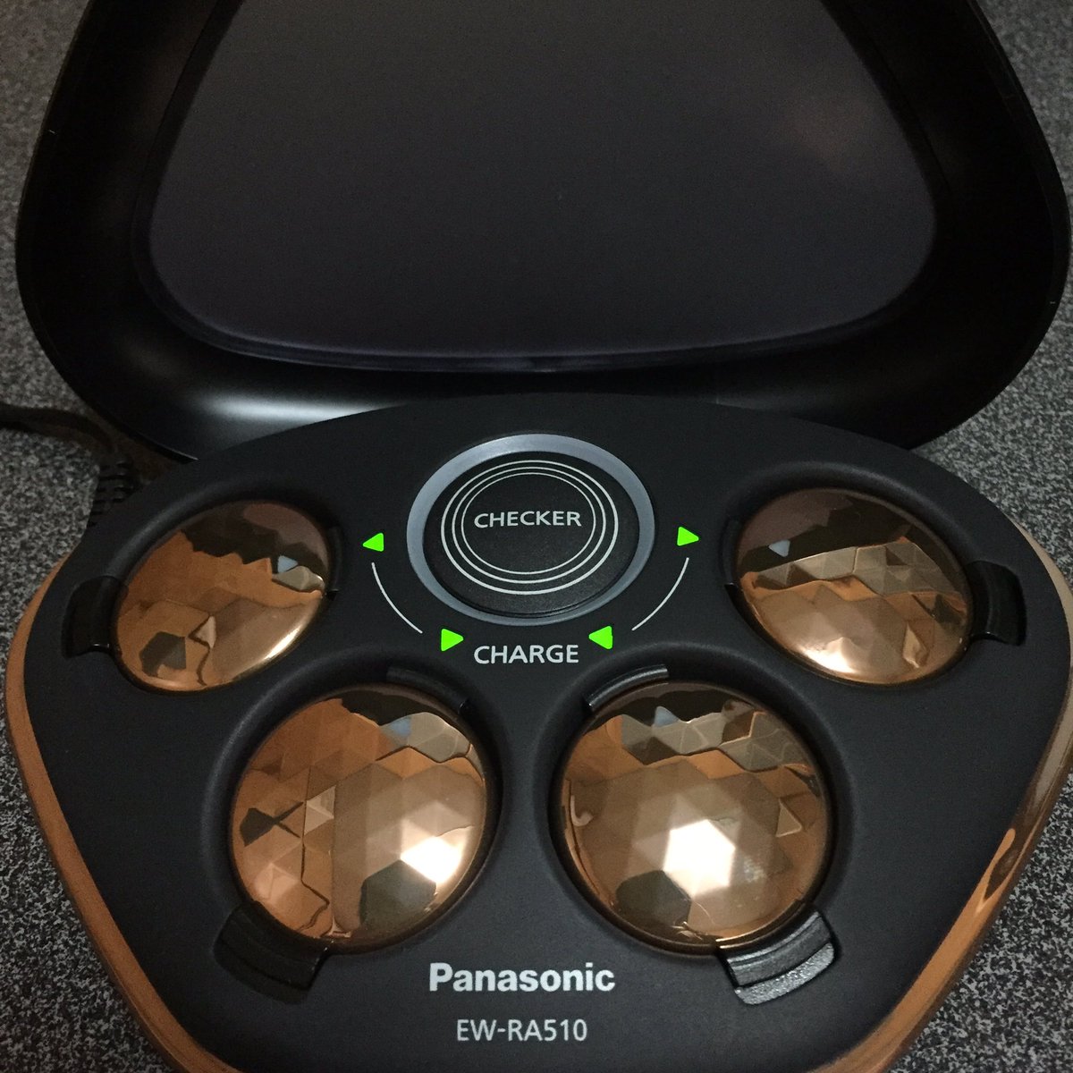 よっち 2年近く坐骨神経痛に苦しめられ 注射や漢方 整体や鍼灸など色々試して 結局 手術までしたのに良くならず 最後の手段で パナソニックの高周波治療器 コリコラン を購入 良くなったら家の電化製品を全部 パナ製品に買い換えるから 良くなっ