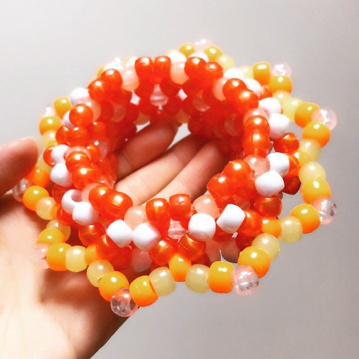 _Chihiro25a_'s tweet photo. 先日作った3D cuffです🍊
#kandi #kandicuff #3dcuff #orange https://t.co/02C3VJ3nGU https://t.co/p7AgGpSes7