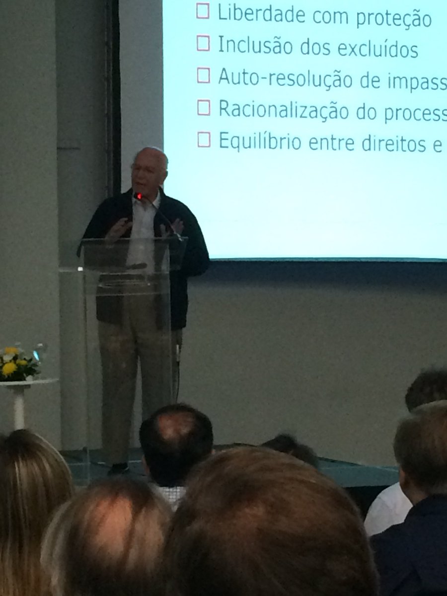 CONAMI2017's tweet image. O sociólogo José Pastore falando sobre as mudanças na nova Lei Trabalhista e os impactos para o segmento imobiliário. #conami2017