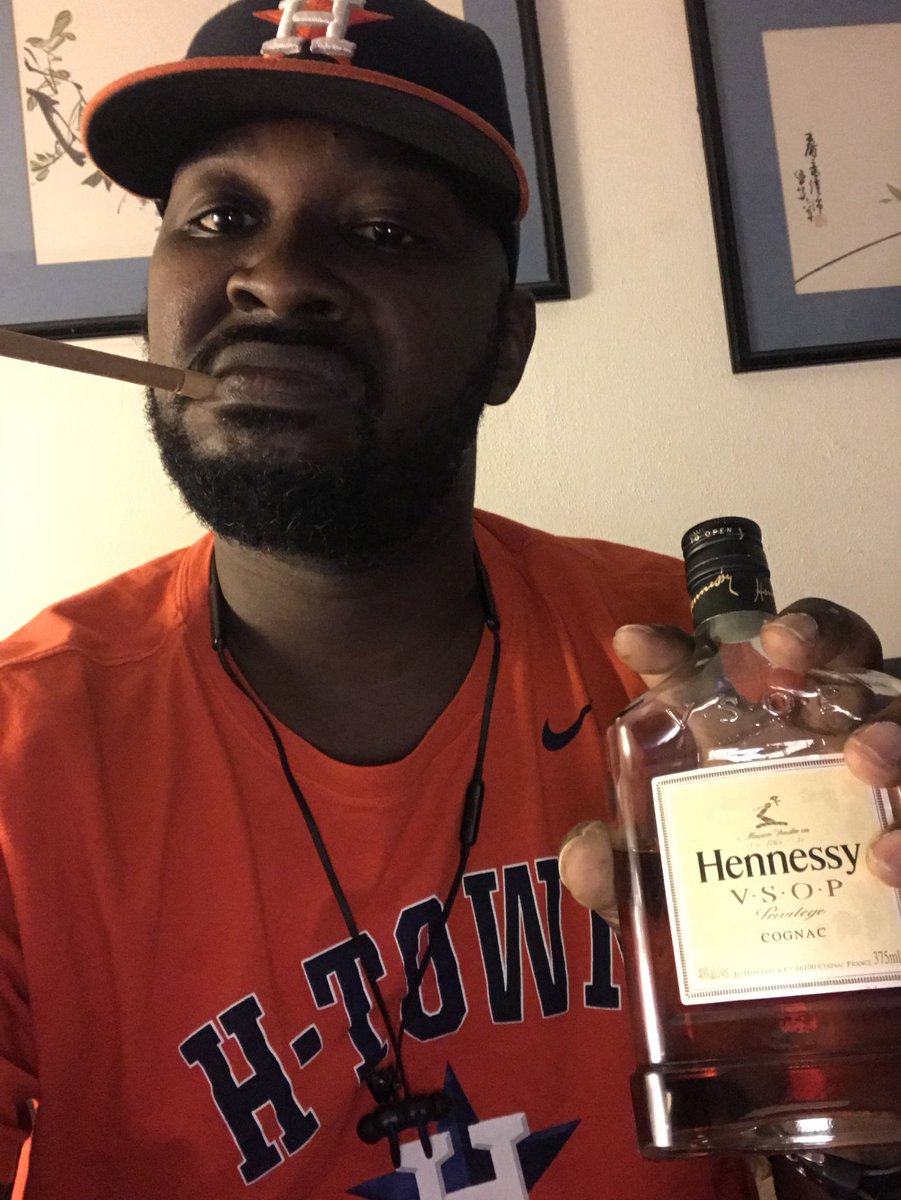 RaddyThomas's tweet photo. @ShannonSharpe #MildsAndYac 🚬🥃 #2017Champions https://t.co/abeyFl0BCM