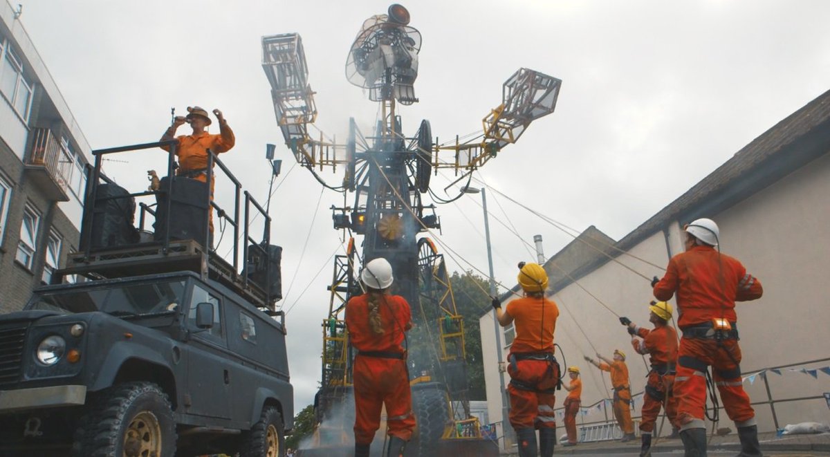 TheManEngine's tweet photo. Calling all VERTIGO JUNKIES – crazy stuff going-on at giddy heights https://t.co/wKsE9Bfehl #ResurrectME #EarlyBirdME https://t.co/4ASjzghsTg