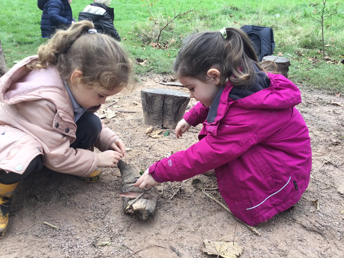 Willows_Primary's tweet photo. Reception children have been getting muddy whilst creating homes for their characters #RVB #CreepingToad https://t.co/TmECLKgcnD
