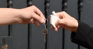 CompareAgences's tweet photo. En plus de vous trouver le bien idéal, le chasseur immobilier en négocie le prix pour vous. Par ici pour savoir co… https://t.co/dtsUjmuQfF https://t.co/cUbtorGSkP