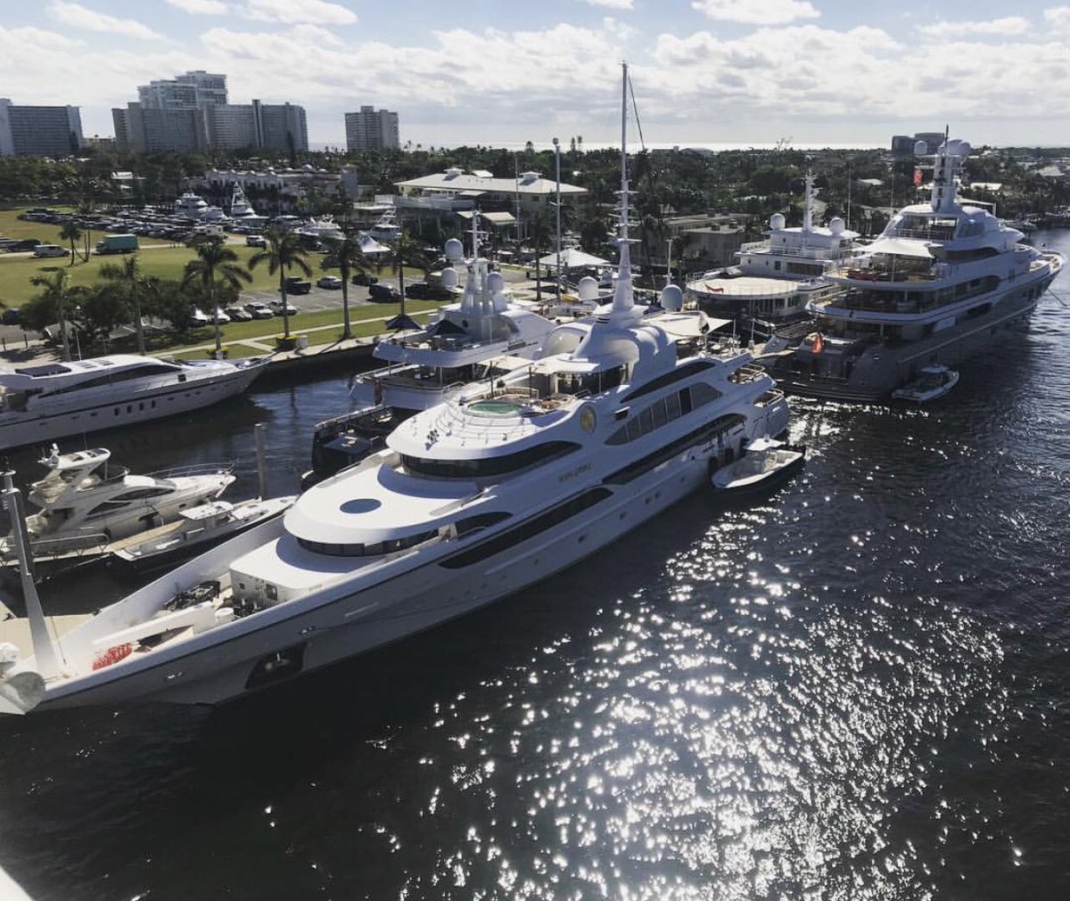 flibsofficial's tweet photo. We are underway on day ✌️ at #FLIBS2017! ⚓️

📍RT if you are joining us on the docks! 🎉 https://t.co/UOmhSDMtWM