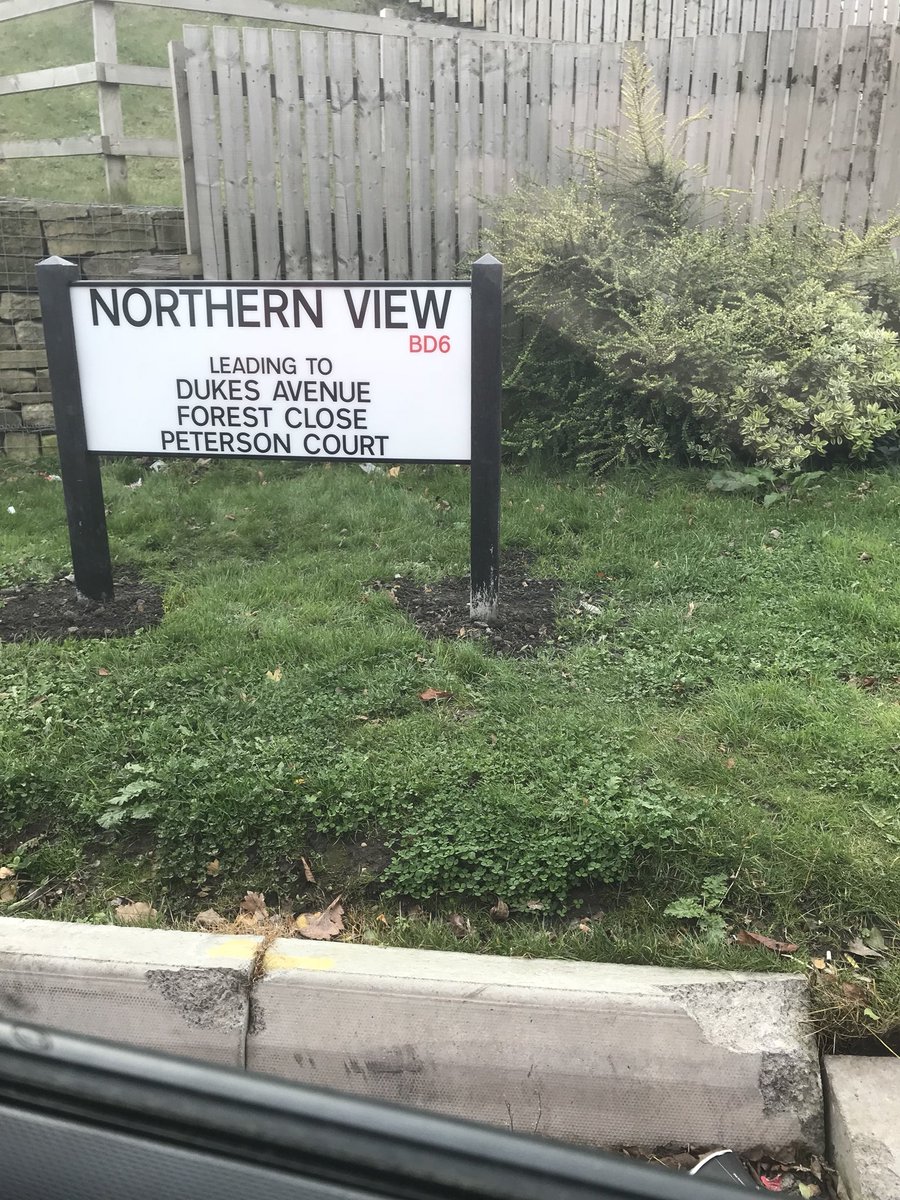 timpriestley01's tweet photo. So @bradfordmdc finally put our street signs up, and spell it wrong! #GoodJob #ForrestNotForest https://t.co/hjPBz3PS6r