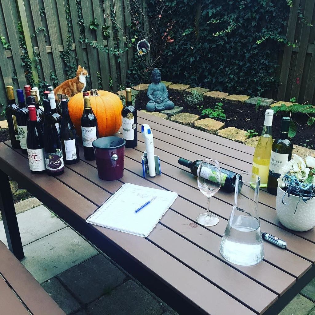 vinoniek's tweet photo. Homework!! #wine #wijn #winestagram #huiswerk #proeverij #vinoniek #somfun https://t.co/ZB0WMsrCi1 https://t.co/24Zn7tcSaX