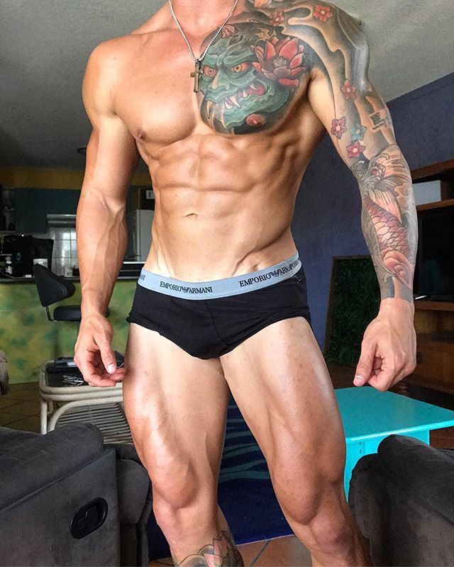 VisualMale's tweet image. #LEGDAY @BigStrongArms @jockboy1113 @uncuttool8 @michaellane0924 @aussietrbl @Uniform3 @DolphinsFTW @BazzB70 @GayFinDom @fox06090 @bxrbud