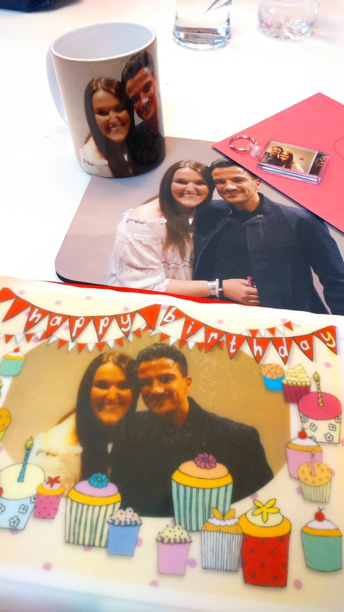 RaychyFairy's tweet photo. @MrPeterAndre My friends at work know me too well, presents to go with the card you wrote for me in Manchester...😘🎂🎁 https://t.co/yqys3pHDQE