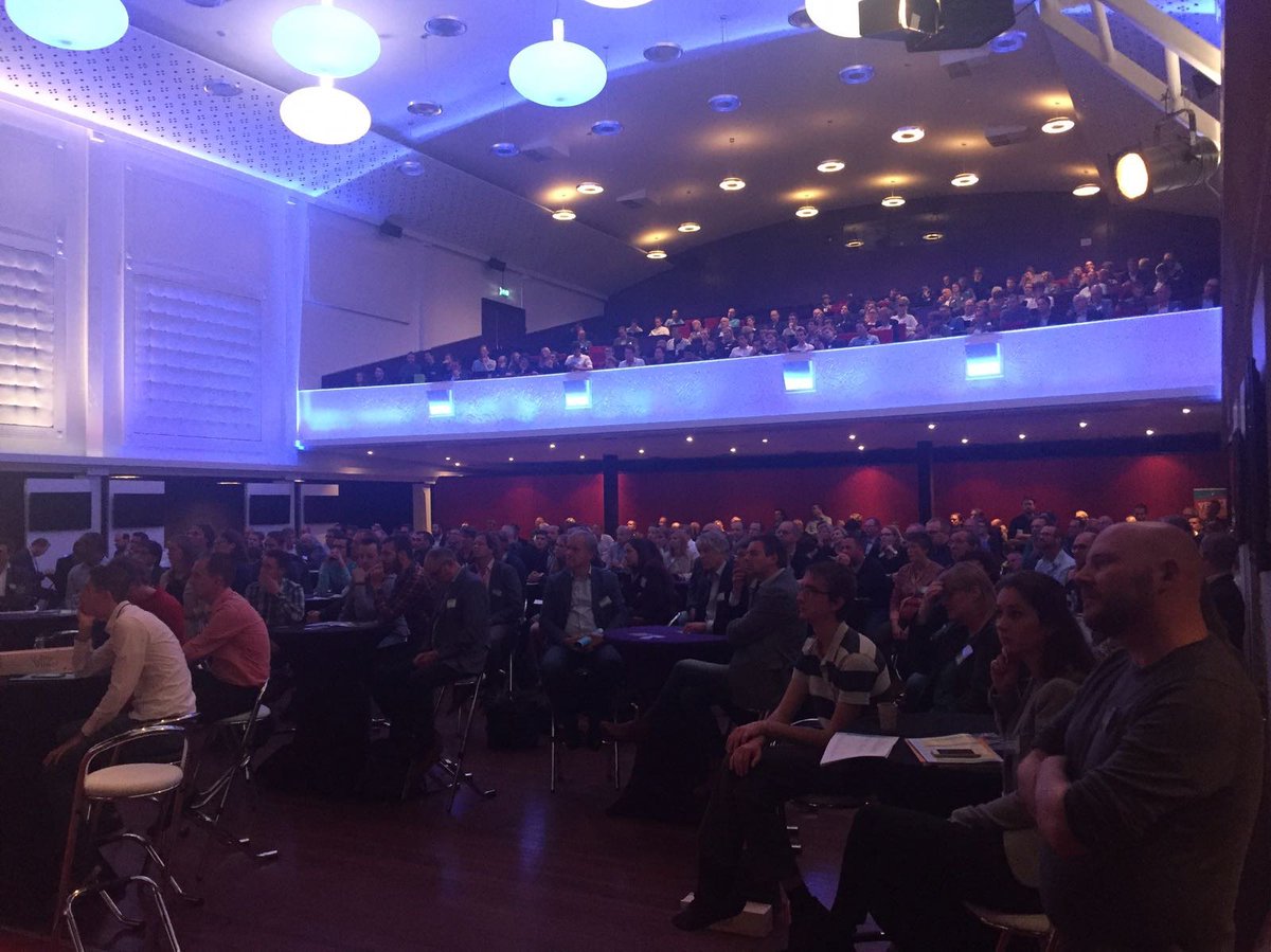Verkeerskunde's tweet photo. Mooie volle zaal bij Peter van der Knaap @SWOV_NL tijdens #NVC2017 https://t.co/TWqrJLHW4x
