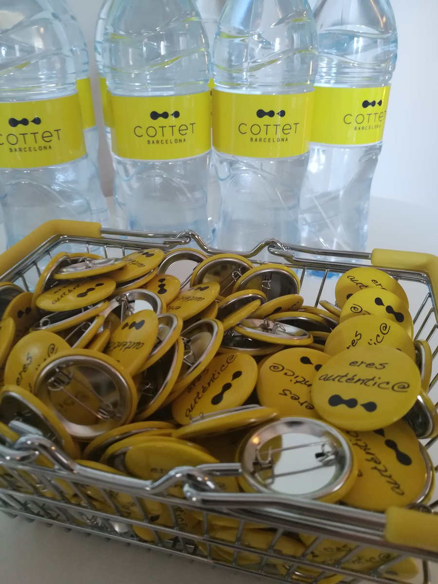 CottetBarcelona's tweet photo. Y tú, ¿Eres auténtico? 🕶️ #cottetbarcelona #FelizJueves Shop online 🛍️ https://t.co/y51SEdsQW0 https://t.co/m09aWoM8OT