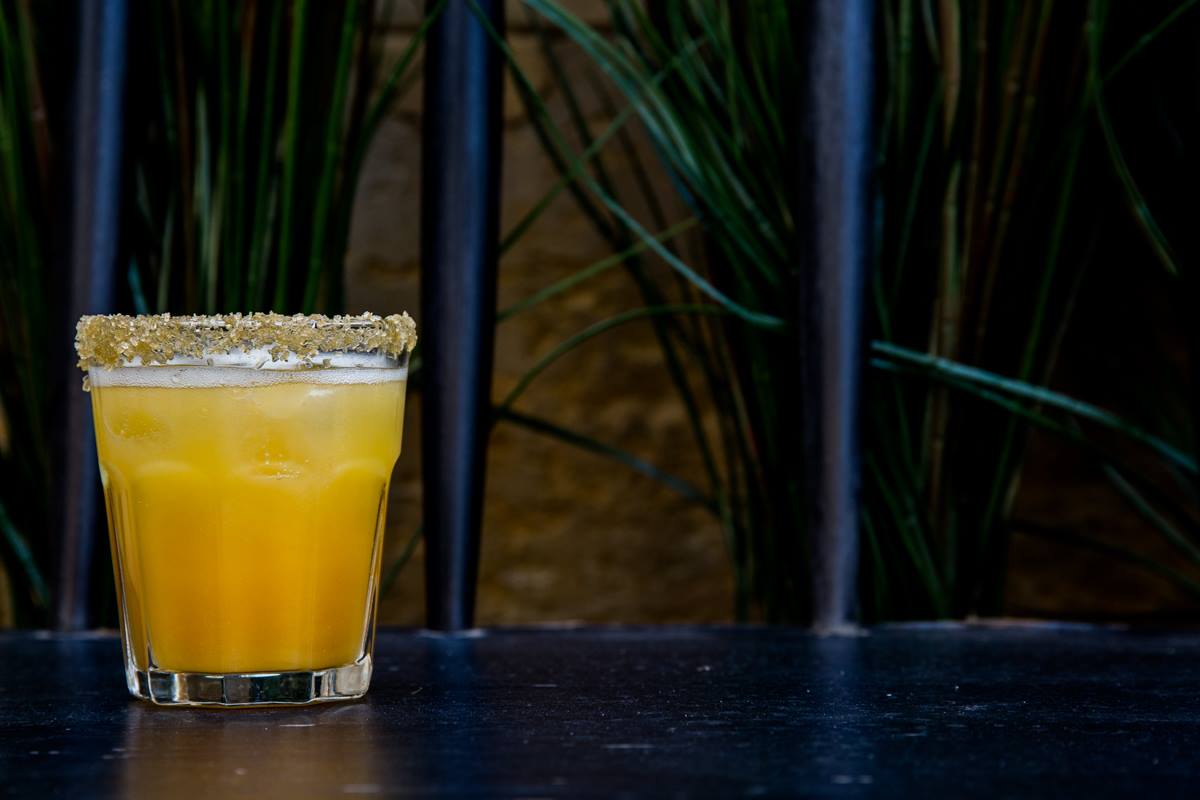 První z našich speciálů → Audrey - drink jemný a podmanivý zároveň (pomerančový džus, prosecco, martini rosso).