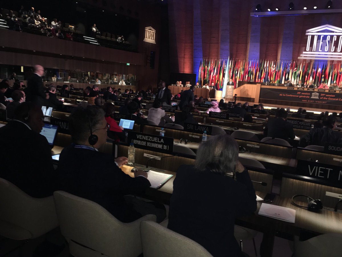 JauaMiranda's tweet photo. Ya activos en el debate de la 39º conferencia de la UNESCO,en defensa del derecho humano a la educación pública gratuita y a la cultura. https://t.co/gxlAR876MK