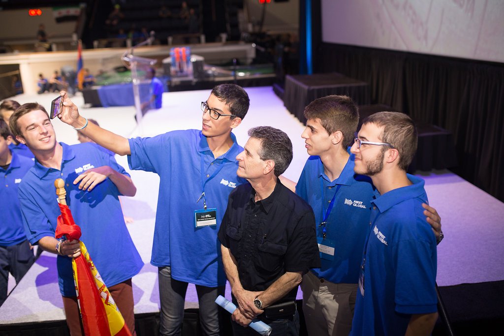 F1RSTglobal's tweet image. #RoboFact! #DYK The world&apos;s first camera took eight hours to snap a photo? Now, we can take 10+ #selfies in one second! #FactoftheDay