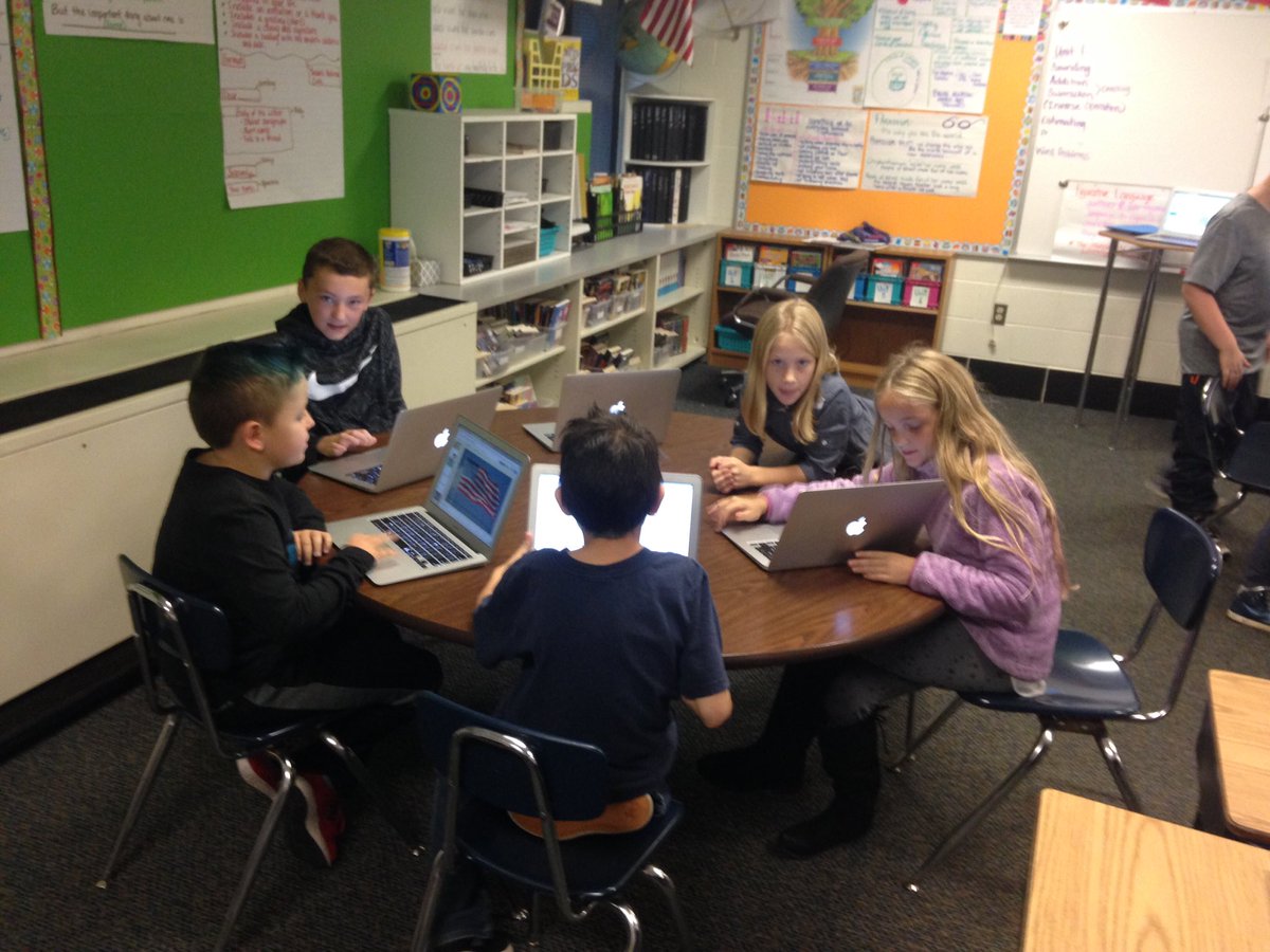 Ms_TShu's tweet image. Students collaborate to create a visual Preamble! #GLCSryan #collaboration #learningwithtech