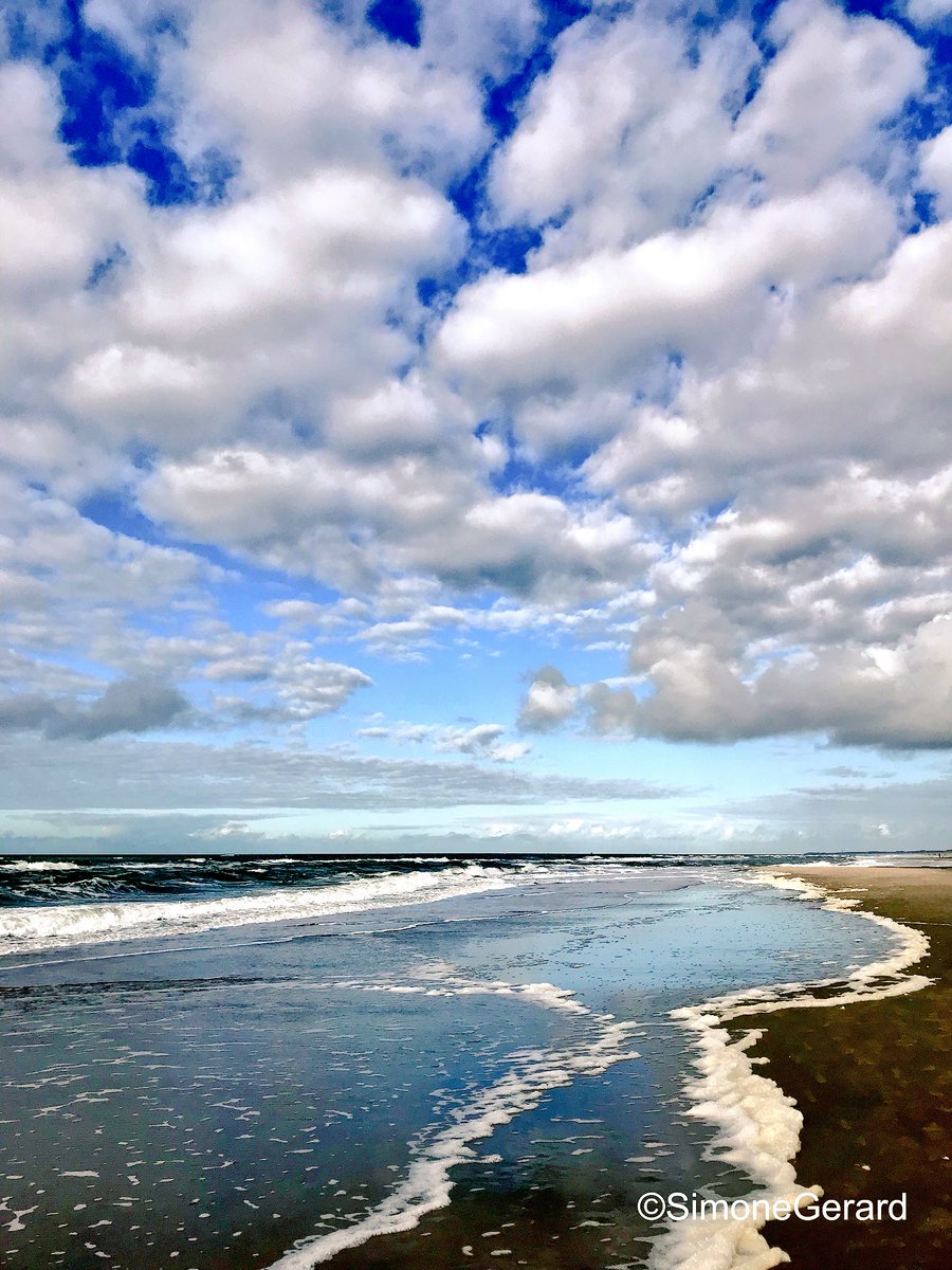 SMGfoto's tweet photo. Wolkenpracht vandaag.....
#strand #noordzee #callantsoog https://t.co/UIhGjLtHAT