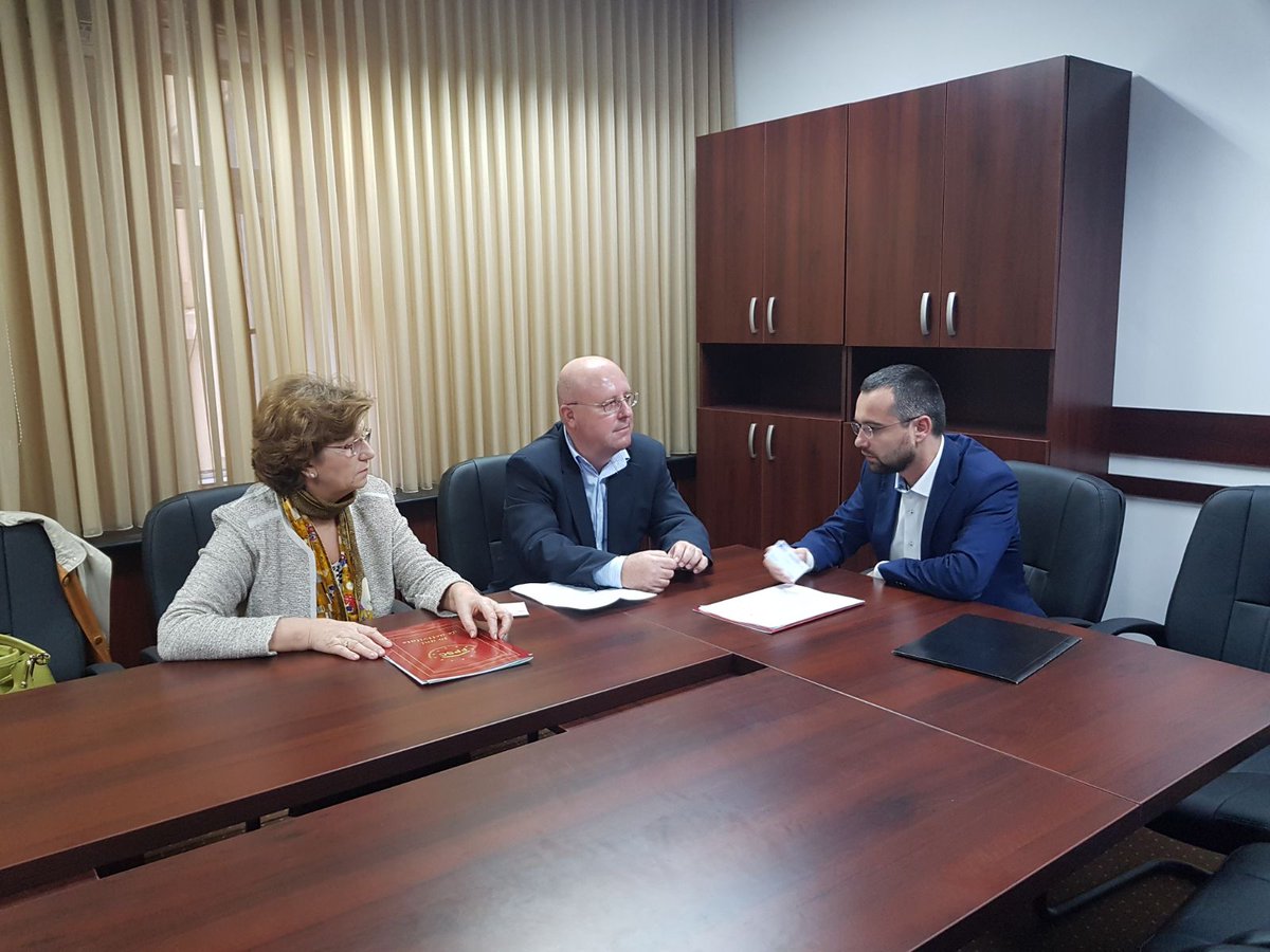 Ministrul Gabriel Petrea a avut o discuție cu reprezentanții #FPSC pe marginea problemelor existente în domeniul construcțiilor. 

#MCPDS