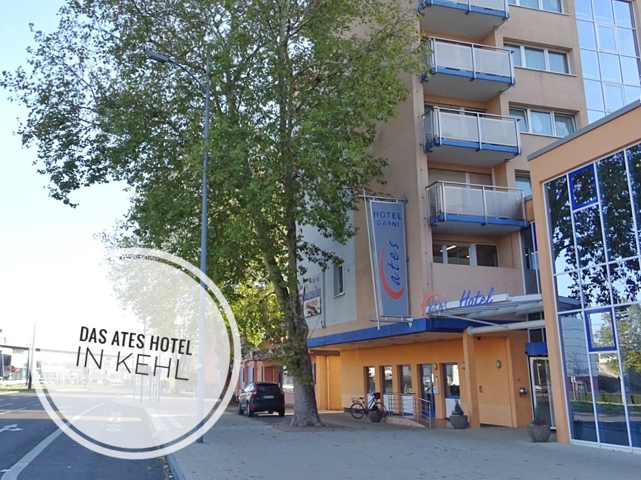 glitzer_dings's tweet photo. #mitHundenimHotel - Das #atesHotel in #Kehl vor den Toren von #Strassburg hat uns willkommen geheißen:

https://t.co/E5c8SVvqiX

#reiseblog https://t.co/ryLTB7TfXm